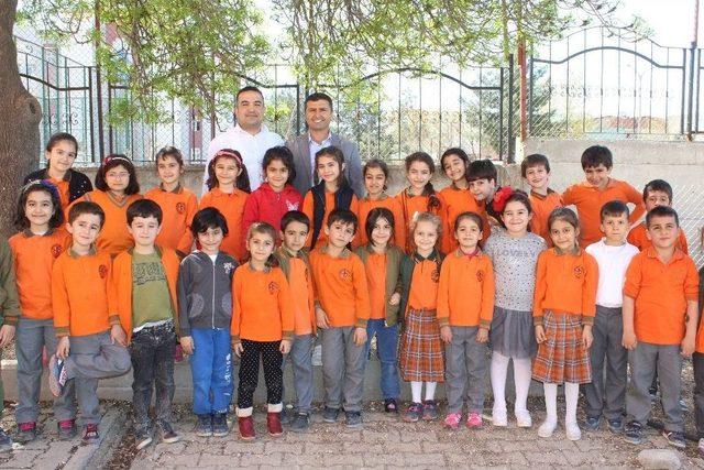 Minik &Ouml;ğrenciler Fidanları Toprakla Buluşturdu 1