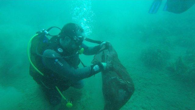 Ata Demirer Deniz Dibinde &Ccedil;&ouml;p Topladı 2