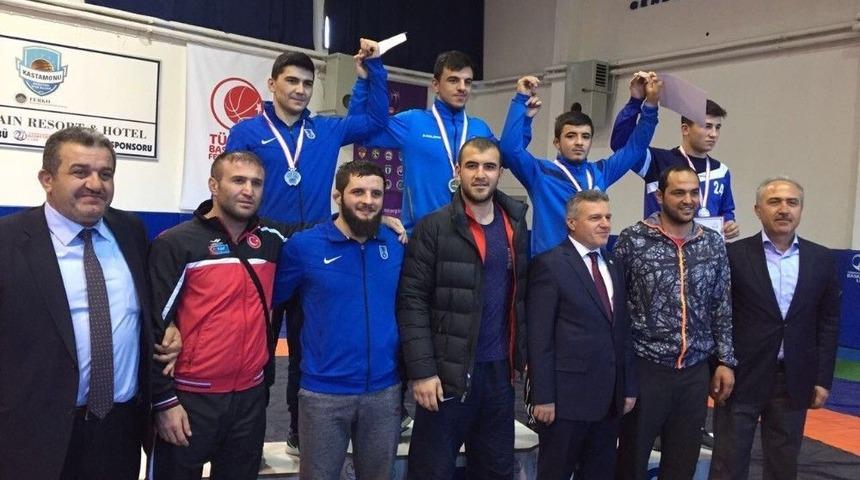 İlkadım&rsquo;ın Gen&ccedil; G&uuml;reş&ccedil;ileri Şampiyonlukla D&ouml;nd&uuml;