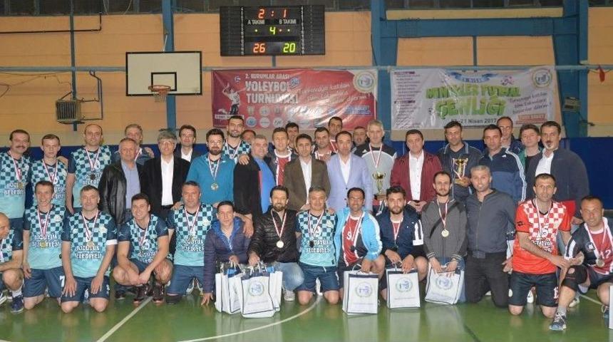 Boz&uuml;y&uuml;k Belediyesi Kurumlar Arası Voleybol Turnuvası&rsquo;nda Şampiyon Boz&uuml;y&uuml;k Belediyesi