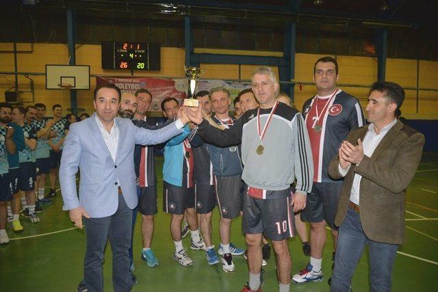 Boz&uuml;y&uuml;k Belediyesi Kurumlar Arası Voleybol Turnuvası&rsquo;nda Şampiyon Boz&uuml;y&uuml;k Belediyesi 1