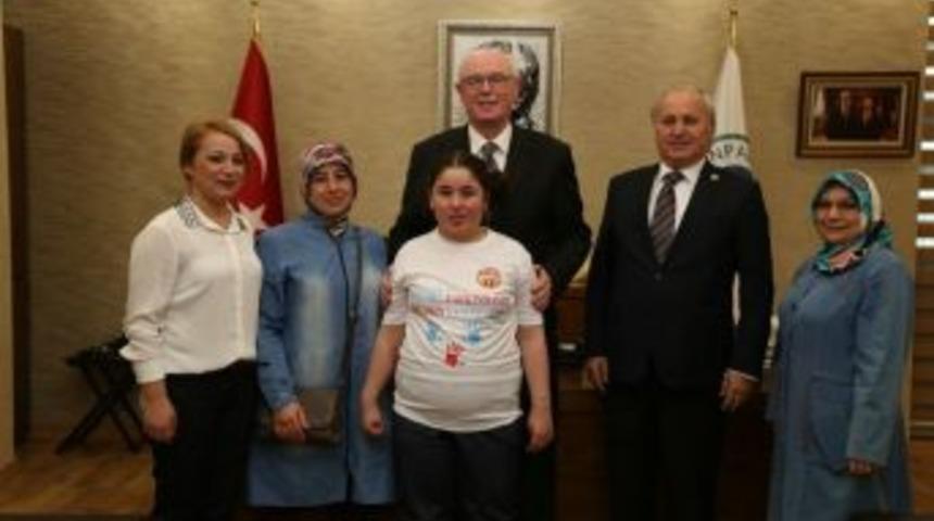 Otizmli &Ccedil;ocuklar Farkındalık Derneği&rsquo;den Başkan Av. Kazım Kurt&rsquo;a Ziyaret