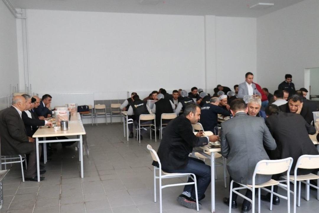 Milletvekili Erdoğan Fabrika İş&ccedil;ileriyle Buluştu