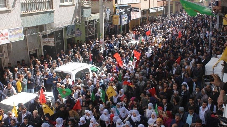 Hdp Binasının A&ccedil;ılışında Yasa Dışı Slogana Polis Engeli