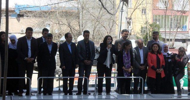 Hdp Binasının A&ccedil;ılışında Yasa Dışı Slogana Polis Engeli 1
