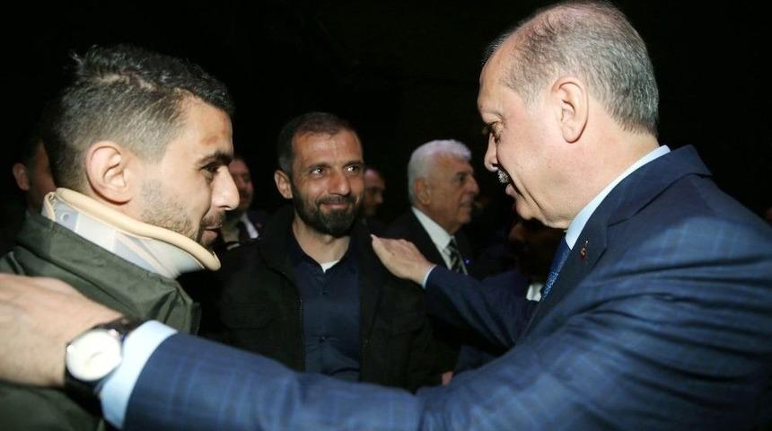 Cumhurbaşkanı Erdoğan, H&uuml;seyin Kurt İle G&ouml;r&uuml;şt&uuml;