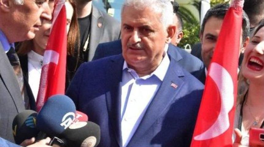 Başbakan Mhp&rsquo;nin &rsquo;evet&rsquo; Standında