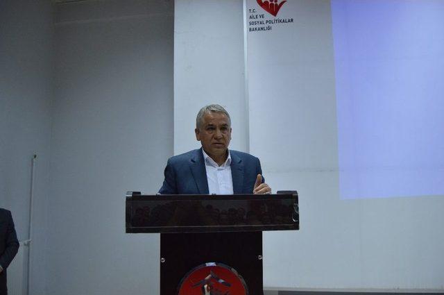 Besni&rsquo;de &lsquo;darbeci Ve Vesayet&ccedil;i Anayasadan, Sivil Anayasaya&rsquo; Konulu Konferans 1