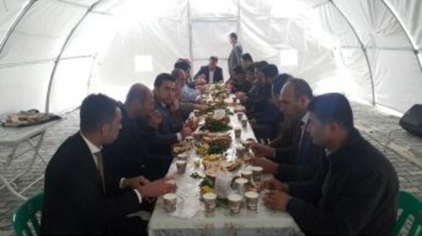 Başkan Kadir &Ouml;zşahin Deprem B&ouml;lgesini Gezdi