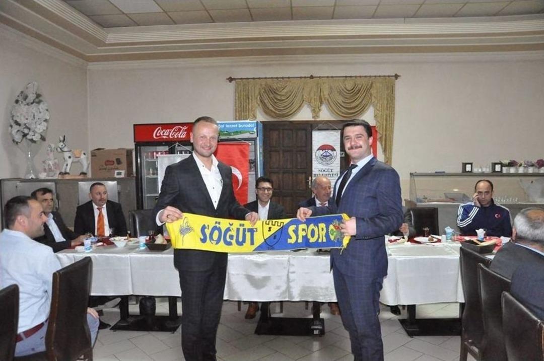 S&ouml;ğ&uuml;tsporlu Futbolcular Yemekte Buluştu
