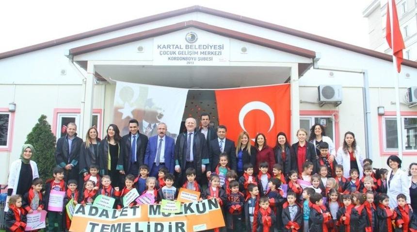 Kreş &Ouml;ğrencileri Avukatlar G&uuml;n&uuml;nde &Ccedil;ocuk Haklarına Dikkat &Ccedil;ekti