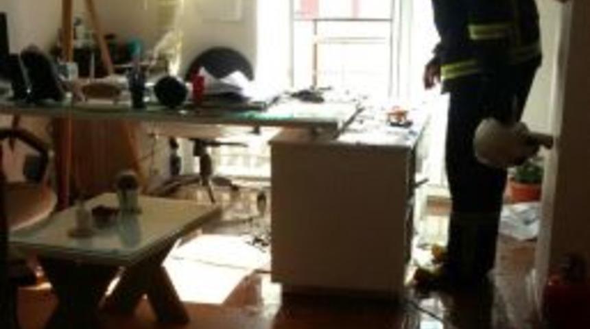 Avukatlık B&uuml;rosundaki Yangın B&uuml;y&uuml;meden S&ouml;nd&uuml;r&uuml;ld&uuml;