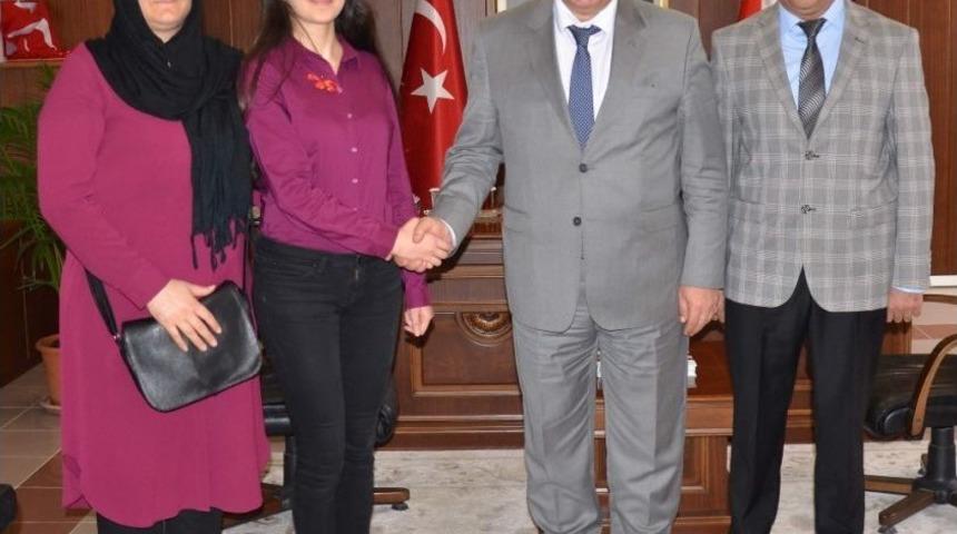 Emniyet M&uuml;d&uuml;r&uuml; Baştuğ Ygs Şampiyonunu &Ouml;d&uuml;llendirdi