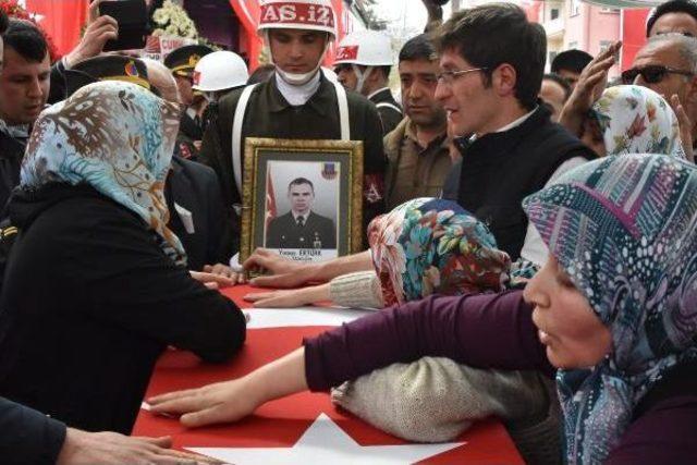 Şehit Uzman Çavuş'u, Akşehir'de 6 Bin Kişi Uğurladı
