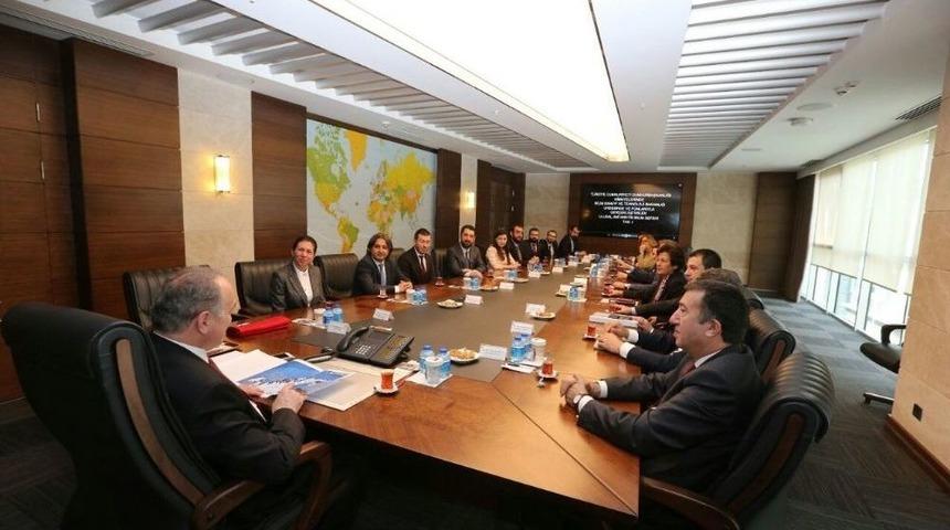 Bakan &Ouml;zl&uuml;, Antarktika&rsquo;da Araştırmalarda Bulunan T&uuml;rk Bilim İnsanlarını Kabul Etti