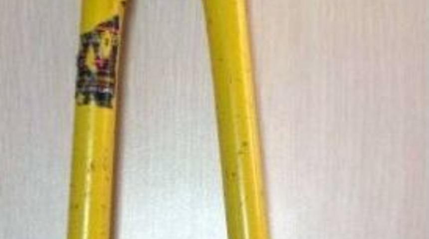 Demir Kesme Makasını Pantolonunun İ&ccedil;ine Saklayıp Bisiklet &Ccedil;aldı