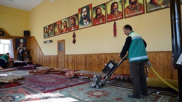 Adıyaman Belediyesinden Cem Evlerinde Temizlik Çalışması