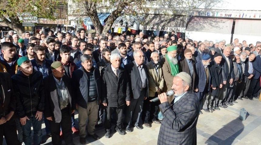 Gıyabi Cenaze Namazı Kılarak, İdlip Saldırısına Tepki G&ouml;sterdiler