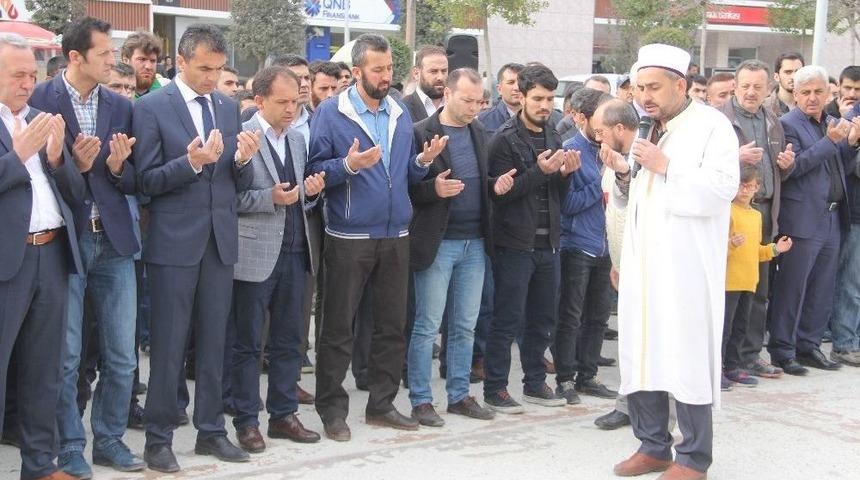 Kimyasal Saldırıda Ölenler İçin Gıyabi Cenaze Namazı Kılındı