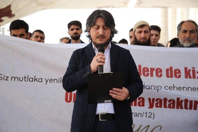 Saldırıda &Ouml;len Suriyeli &Ccedil;ocuklar İ&ccedil;in Gıyabi Cenaze Namazı Kılındı 2