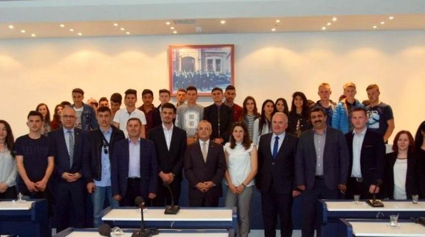 İki K&uuml;lt&uuml;r T&uuml;rk Kimliği Altında Buluşuyor