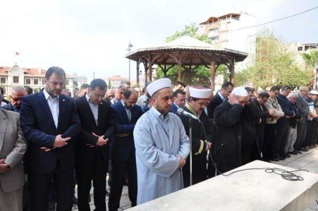 Manisa'da İdlip Saldırısı Protesto Edildi