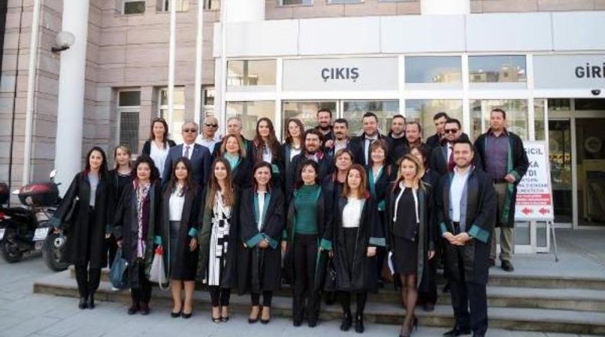 Kuşadası'nda Avukatlardan Demokrasi Uyarısı
