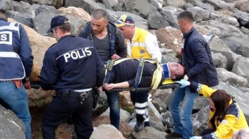 Kayalıklarda D&uuml;ş&uuml;p Ağır Yaralandı