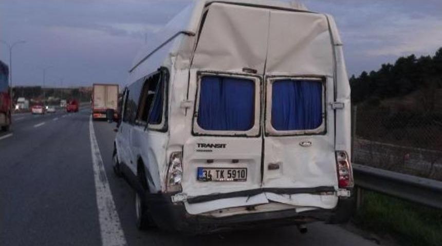Tır'ın &Ccedil;arptığı Minib&uuml;ste 5 Suriyeli Yaralandı