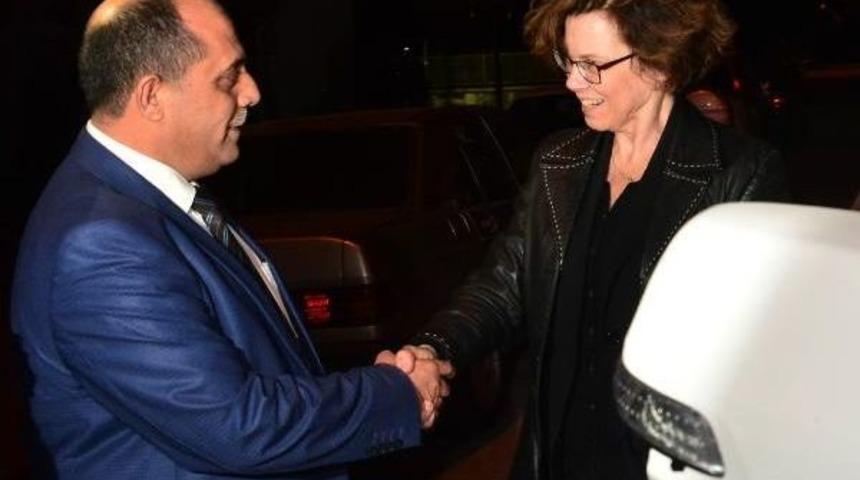 D&uuml;nya Sağlık &Ouml;rg&uuml;t&uuml; Heyeti Suriyelilerin Otopsisi I&ccedil;in Adana'da