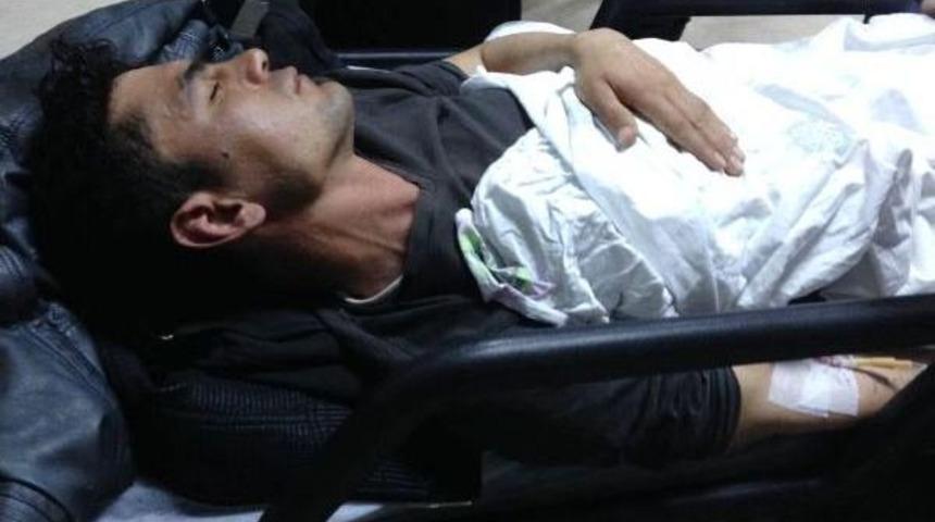 Afgan Ve Suriyeli Gen&ccedil;lere Bı&ccedil;aklı Saldırı: 3 Yaralı