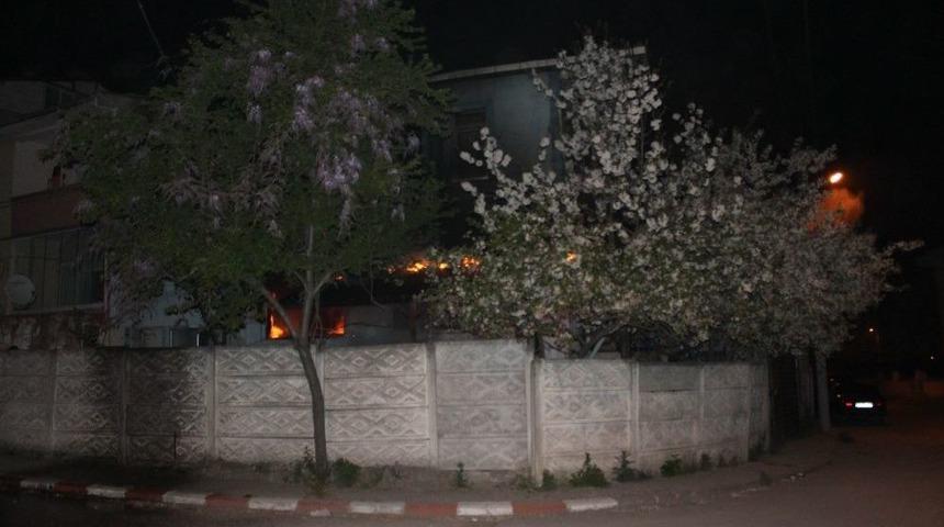 Sabaha Karşı &Ccedil;ıkan Yangın, Paniğe Neden Oldu