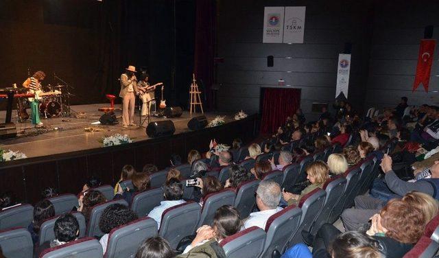 Sevenleri Cem Karaca’nın 72. Doğum Gününü Kutladı