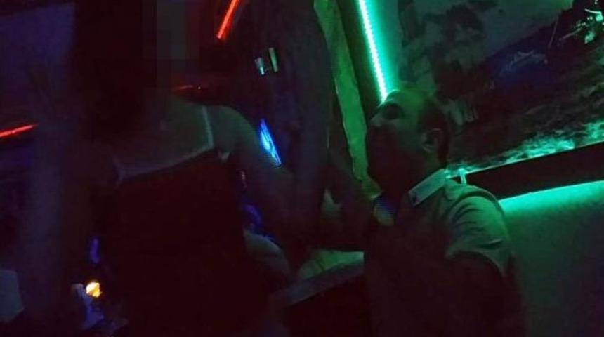 &Ccedil;aldığı Paraları Pavyonda B&ouml;yle Yedi, G&ouml;r&uuml;nt&uuml;ler Kendisini Ele Verdi