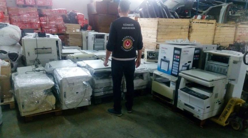 İzmir’de Kaçakçılık Operasyonu: 70 Fotokopi Makinesi Ele Geçirildi