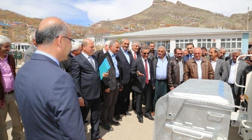 Tunceli&rsquo;ye 4 &Ccedil;&ouml;p Toplama Aracı Ve 250 Konteyner