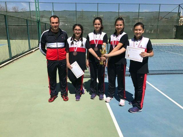 &Ouml;zel Sanko Okulları Yıldız Erkekler Kort Tenisi Takımı İl Birincisi 1