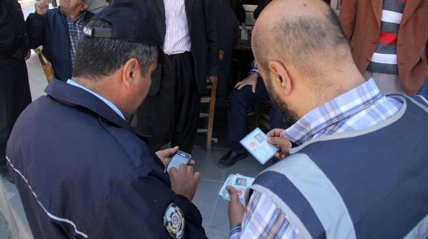 Polis Tek Tıkla Gbt Sorgusu Yapıyor