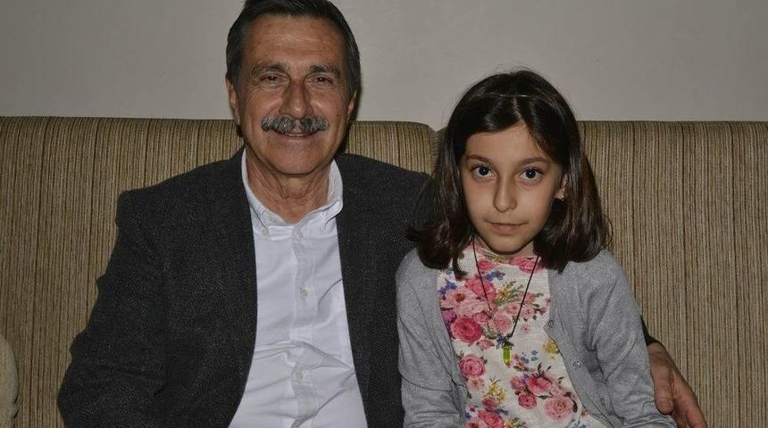 K&ouml;peğin Isırması Sonucu Yaralanan &Ccedil;ocuğa Başkan Morali