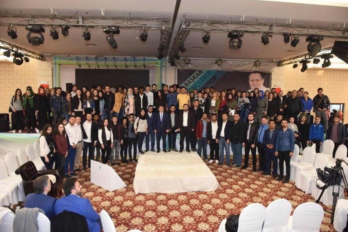 Başkan Uğur Gen&ccedil;lerle Buluştu