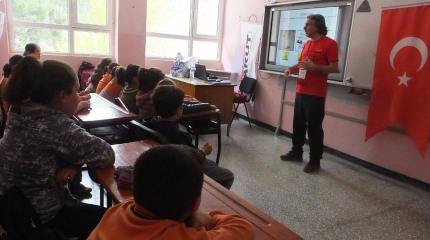 Akut G&ouml;n&uuml;ll&uuml;leri &Ouml;ğrencilerle &lsquo;bir G&uuml;n&rsquo; Ge&ccedil;irdi