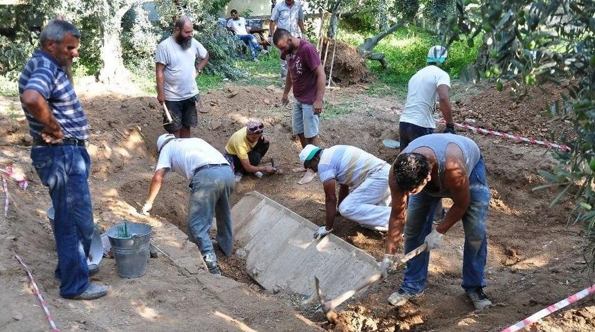 İznik&rsquo;teki Tarihi Lahit Mezarlar G&ouml;r&uuml;c&uuml;ye &Ccedil;ıkıyor