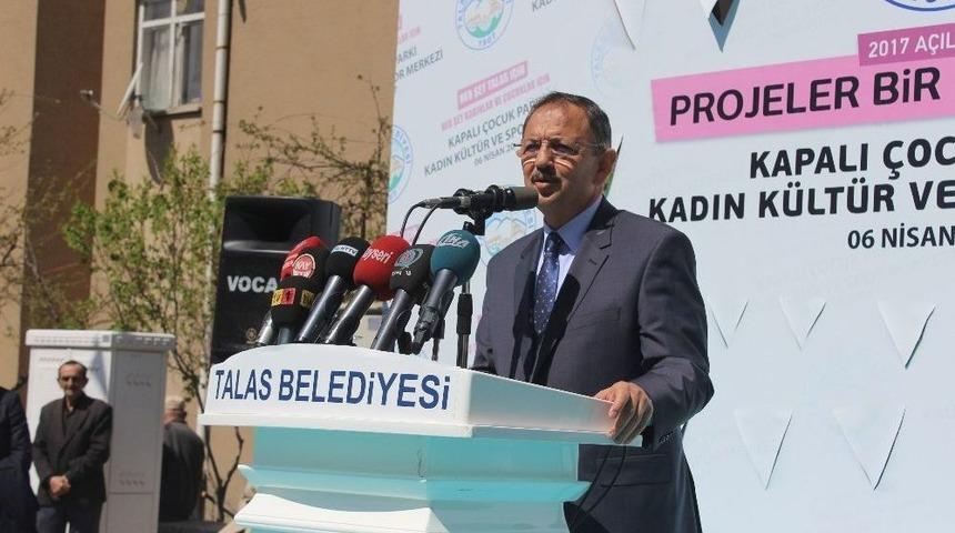 &Ccedil;evre Ve Şehircilik Bakanı Mehmet &Ouml;zhaseki: