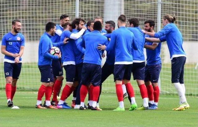 Antalyaspor Teknik Direktörü Çalımbay'dan Futbolcularına Uyarı