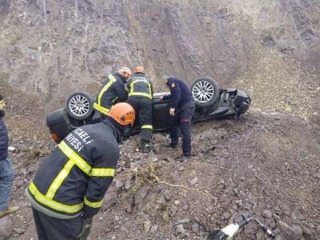 Emanet Otomobille Kayalıklardan Uçan Sürücü Öldü