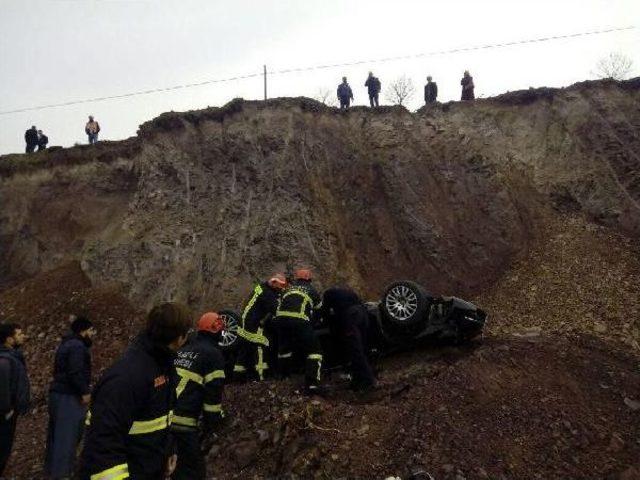 Emanet Otomobille Kayalıklardan Uçan Sürücü Öldü