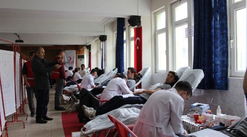 &Uuml;nye &ldquo;vatan Sana Kanım Feda&rdquo; Dedi