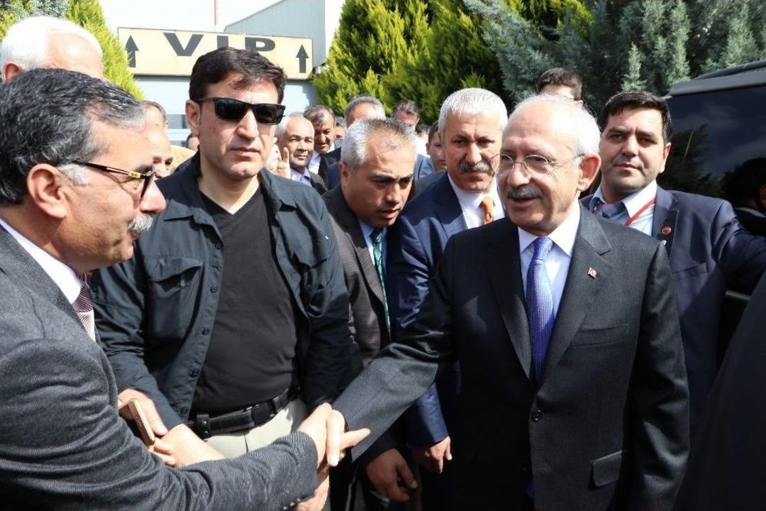 Kılı&ccedil;daroğlu, Beşiktaş&rsquo;taki Saldırıda &Ouml;len Ahmet Dokuyucu&rsquo;nun Ailesini Ziyaret Etti