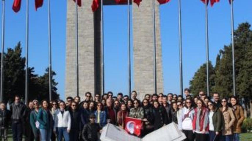 İzmir Barosunun Stajyer Avukatları Şehitlikleri Gezdi