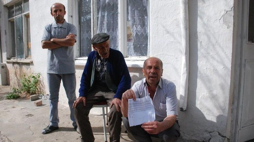 Kredi Borçlarını Ödeyemeyen Aile Zor Günler Geçiriyor